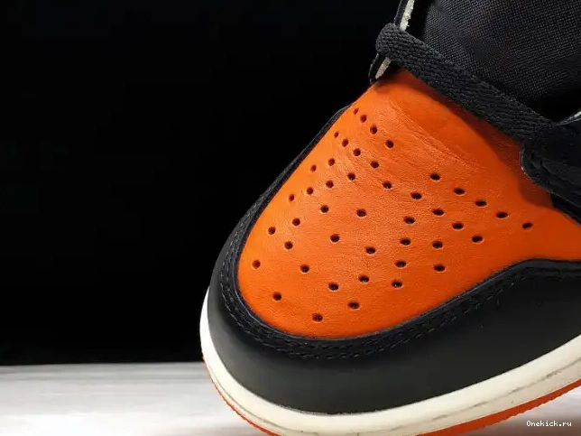 One Kick Off-Louis AJ1 1 Air x AQ0818-158 Jordan OW 0526